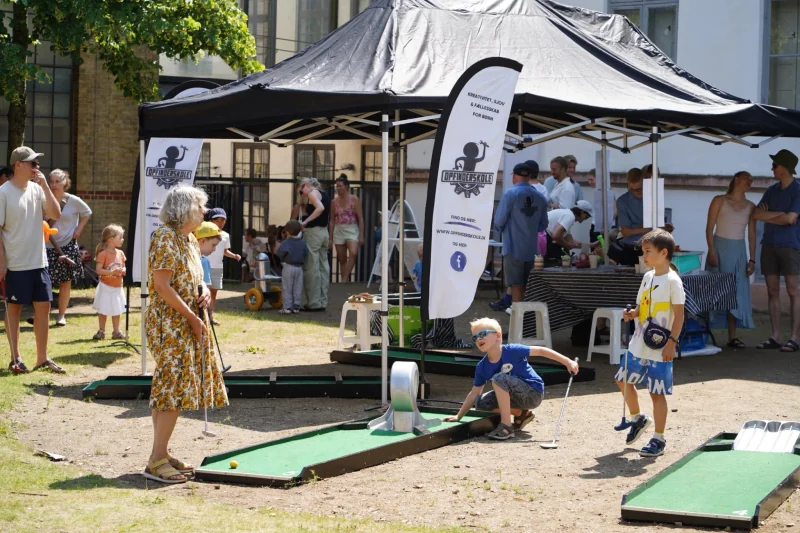 Minigolfaktivitet ved Opfinderskolens stand
